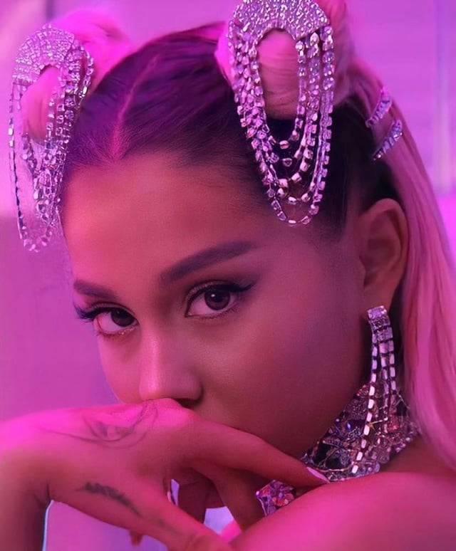 Ariana Grande - 7 Rings